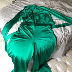 Silk pant suit. Long sleeve